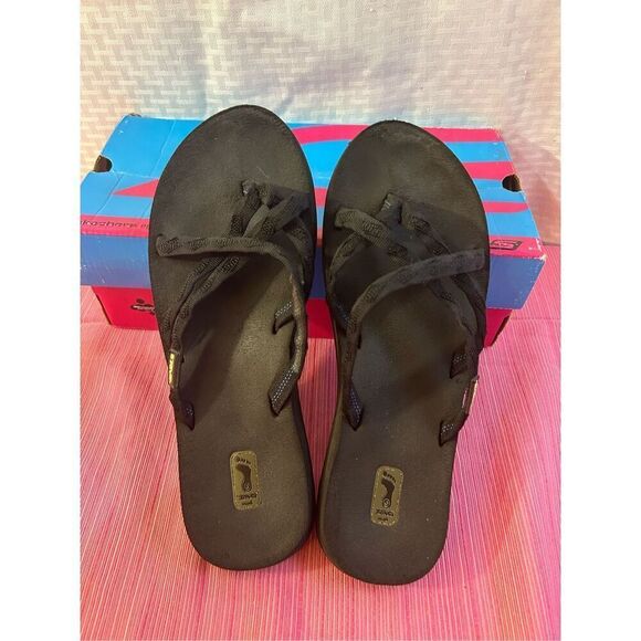 Teva foam black sandals size 10/11 ? sn#6840 - Picture 1 of 4